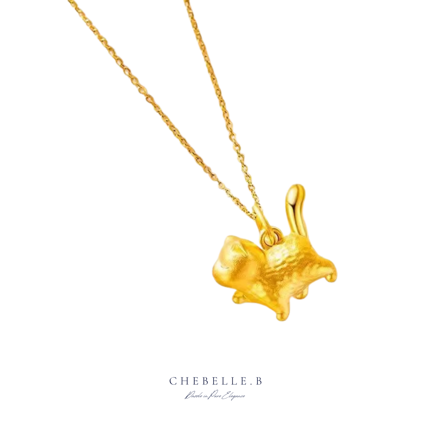 Chic Félin – Golden Cat Pendant Necklace
