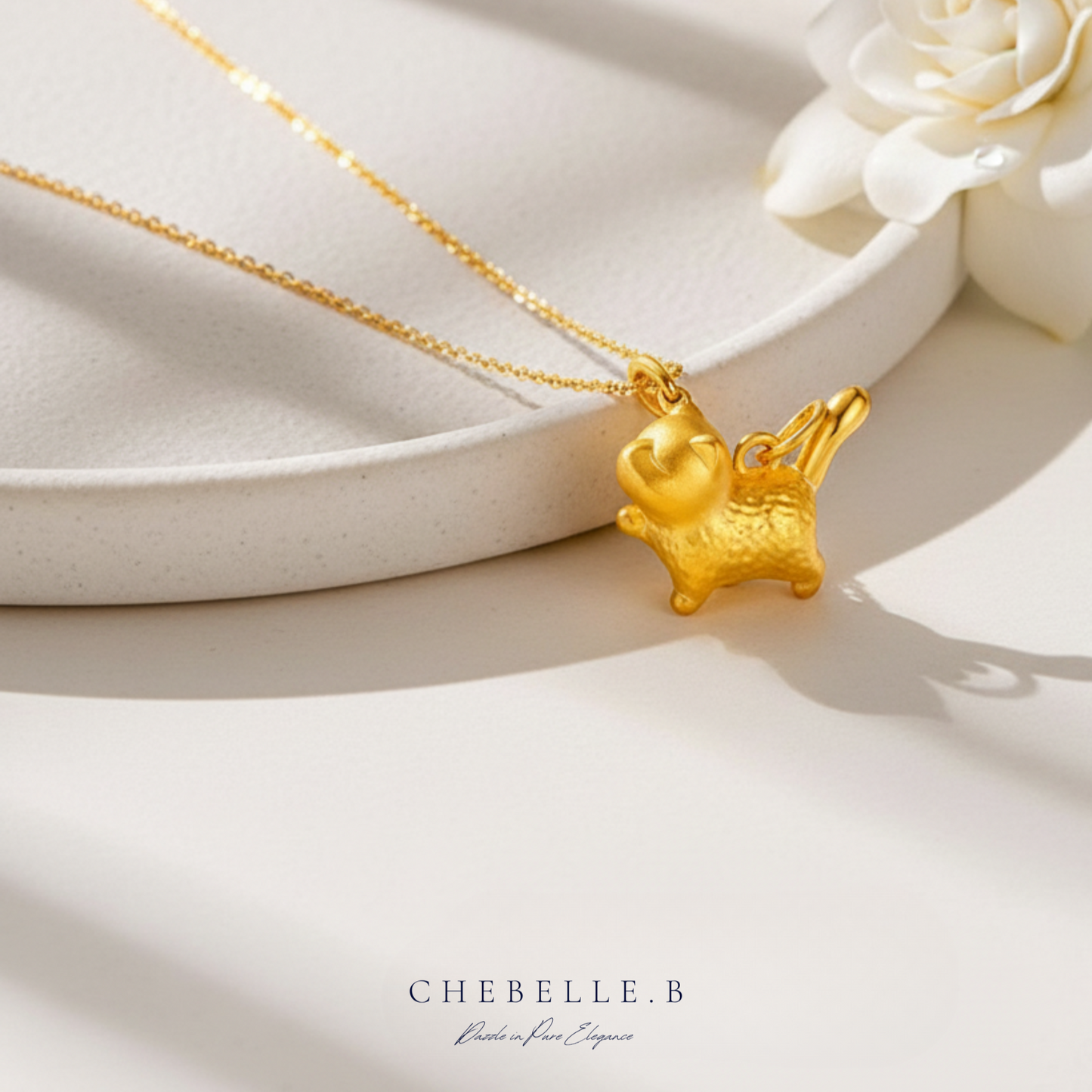 Chic Félin – Golden Cat Pendant Necklace