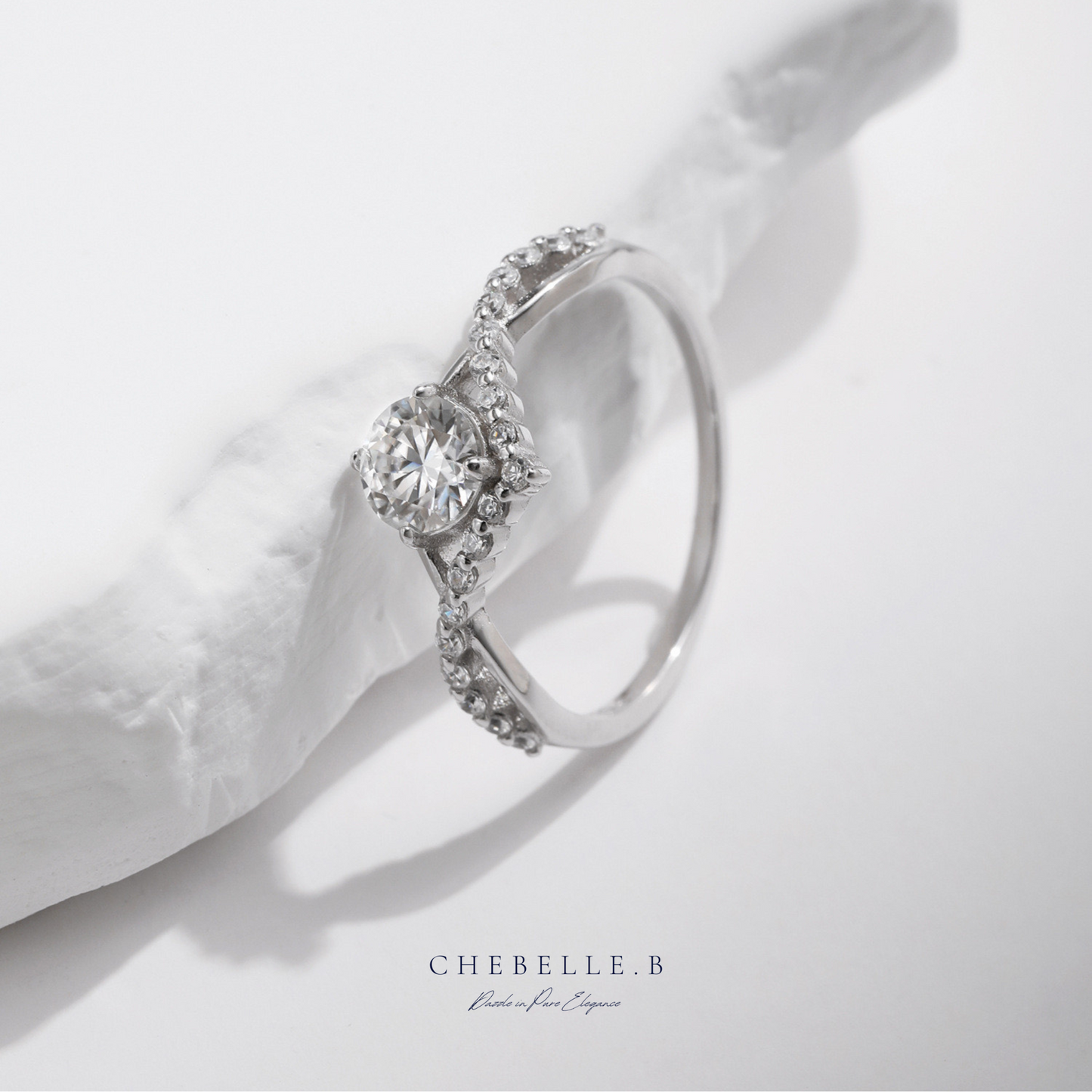 Seraphine Arc | 0.5-Carat Moissanite V-Band Ring