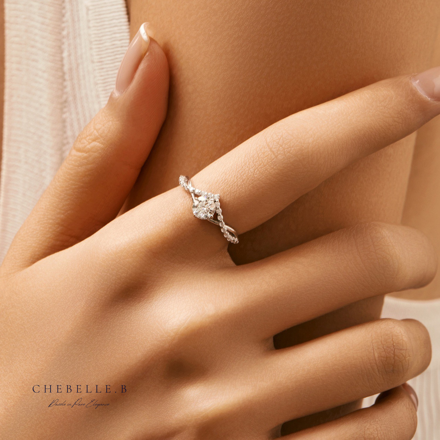 Seraphine Arc | 0.5-Carat Moissanite V-Band Ring