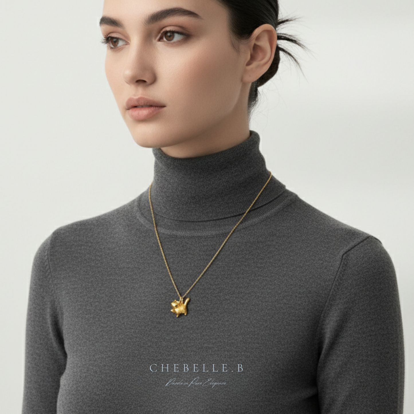 Chic Félin – Golden Cat Pendant Necklace